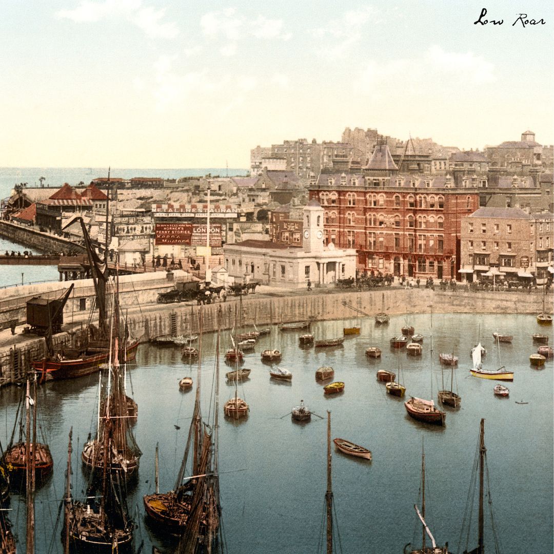 Urodził się w Kalifornii, mieszkał na Islandii, teraz pokochał Polskę. Low Roar wydaje nową płytę i rusza w trasę koncertową