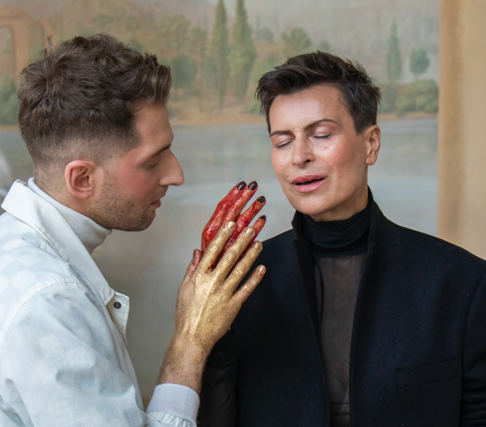 O tolerancji rozmawiamy z Michałem Sławeckim – kontratenorem, który wraz z Danutą Stenką występuje w teledysku do arii operowej Agaty Zubel