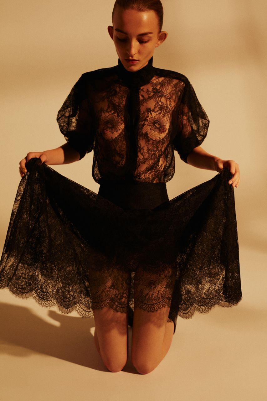 Polska królowa minimalizmu z nową kolekcją w duchu Retro Wave. Ania Kuczyńska przedstawia linię MIA