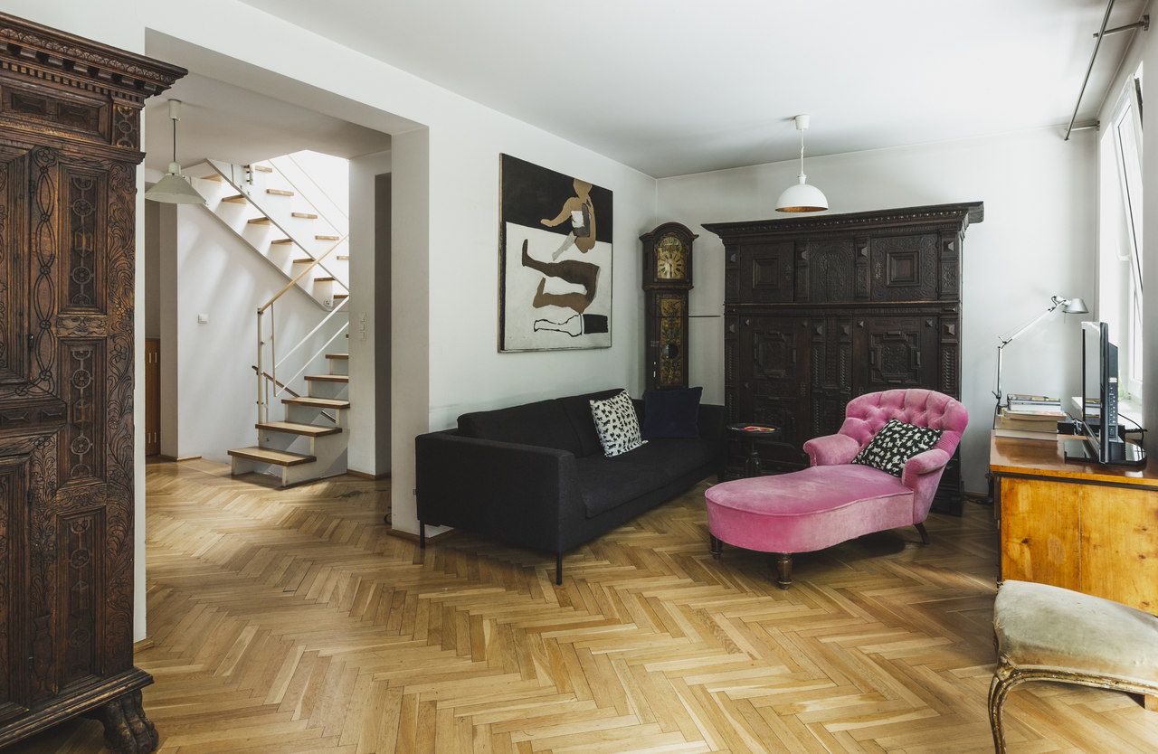 [Z archiwum K MAG-a] Odwiedziliśmy autora słynnego logo Comme des Garçons. Tak mieszka Filip Pągowski