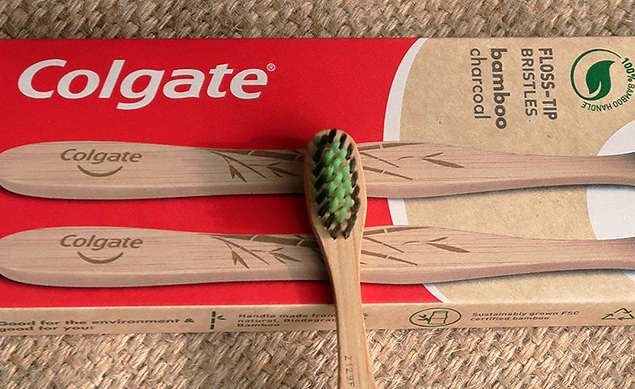 Colgate wprowadziło bambusową, biodegradowalną szczoteczkę do zębów