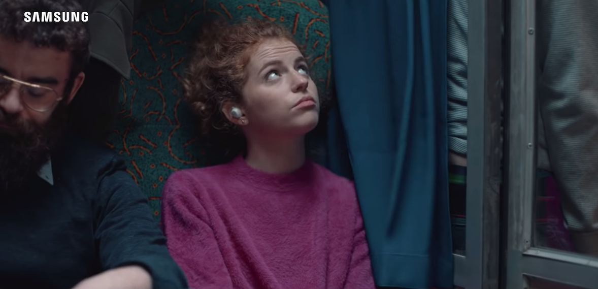 W świetnym spocie świątecznym Samsung pokazuje trudy powrotów do domu, które mają nieoczekiwany finał