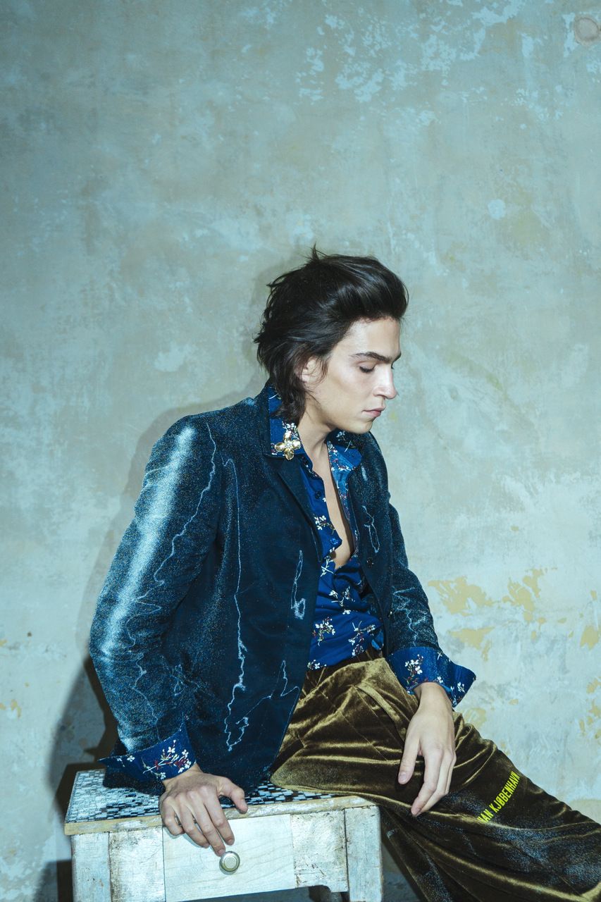 Nikodem Rozbicki przypomina bohatera filmów teenagerskich, ale zmierza w zupełnie innym kierunku [wywiad]