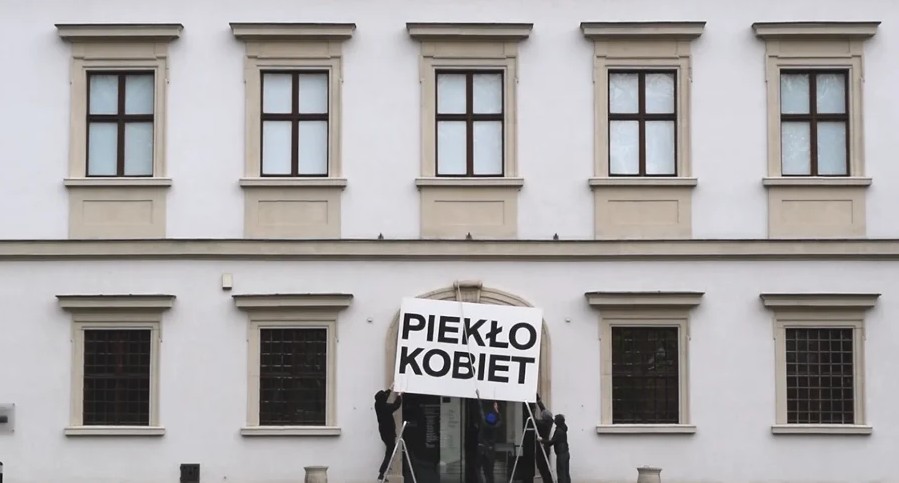 Dyrektor CSW udostępnił antyaborcyjny film, który jest przeróbką wideo krytykującego projekt Godek