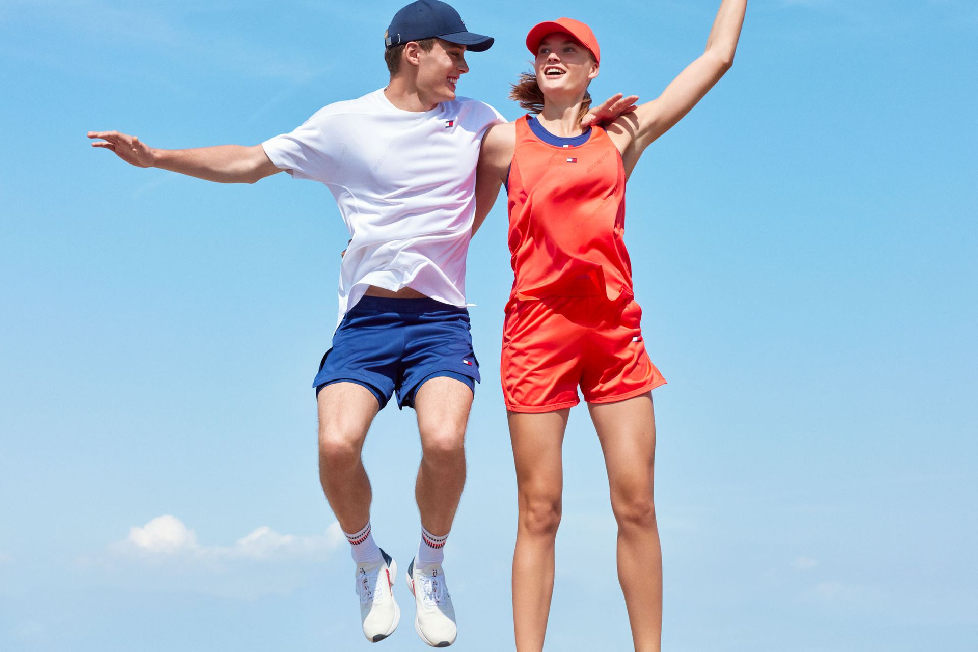 Sport i nauka w jednej drużynie. Tommy Hilfiger zaprezentował nową kolekcję Tommy Sport na wiosnę 2020