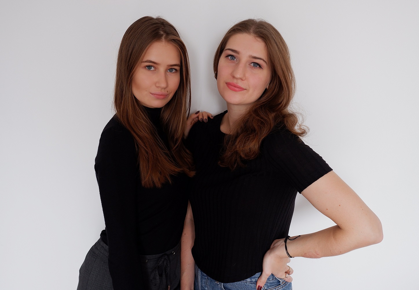 Rozmawiamy z założycielkami au revwear – nowej platformy  pośredniczącej w sprzedaży ubrań przez influencerów [wywiad]