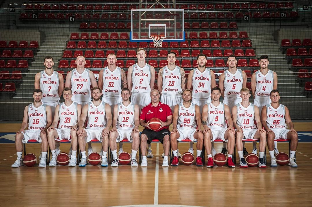 Premia tylko za brak wspierania LGBT+? Ujawniono zapisy w umowach Polskiego Związku Koszykówki