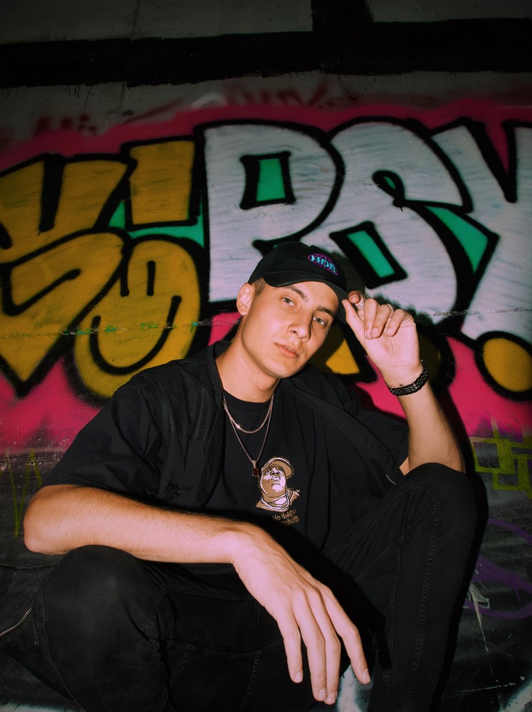 Adam Boguta: "W Szanghaju starałem się łączyć nocne życie didżeja z modelingiem" [wywiad]