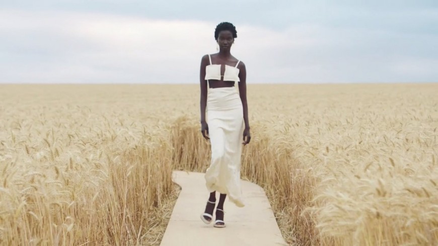 O tym pokazie mówią dzisiaj wszyscy. Jacquemus ponownie zachwycił baśniową opowieścią