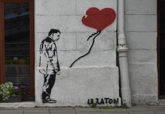 Mural z Jarosławem Kaczyńskim inspirowany Banksym. Sprawie przygląda się policja