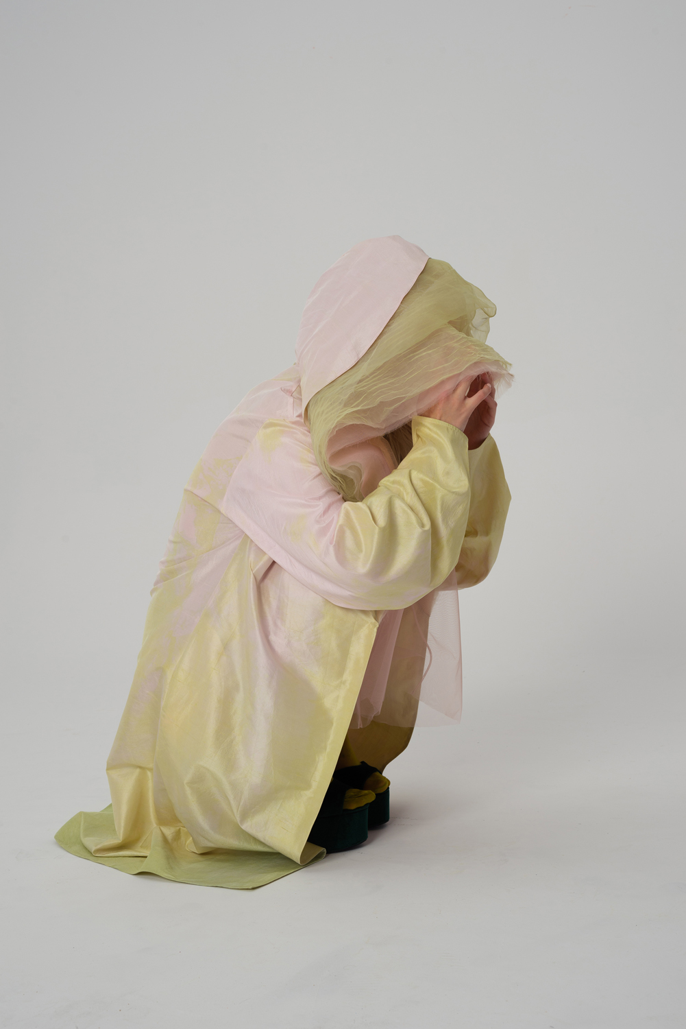 „Cycle” Moniki Kaczyńskiej. Kolekcja młodej projektantki inspirowana cyklem przemian w naturze