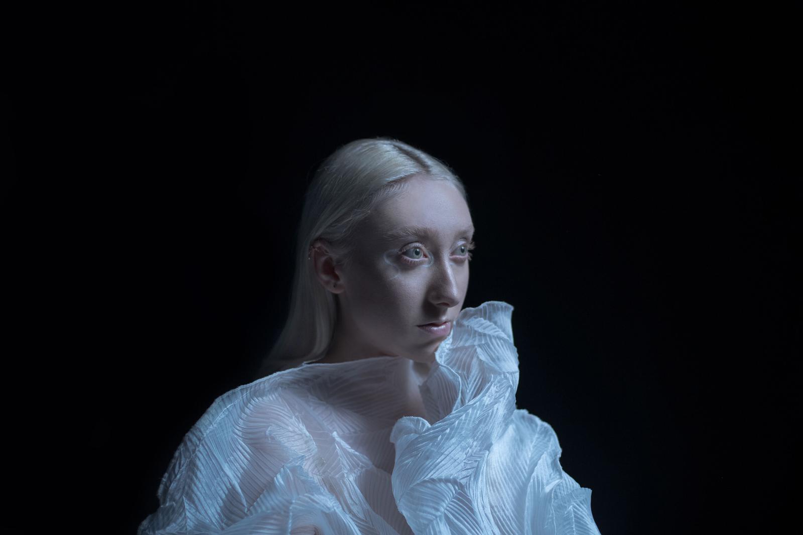 „Nazwijmy moją muzykę popem kosmicznym”. Rozmawiamy z Luną – nową, ciekawą twarzą na polskiej scenie