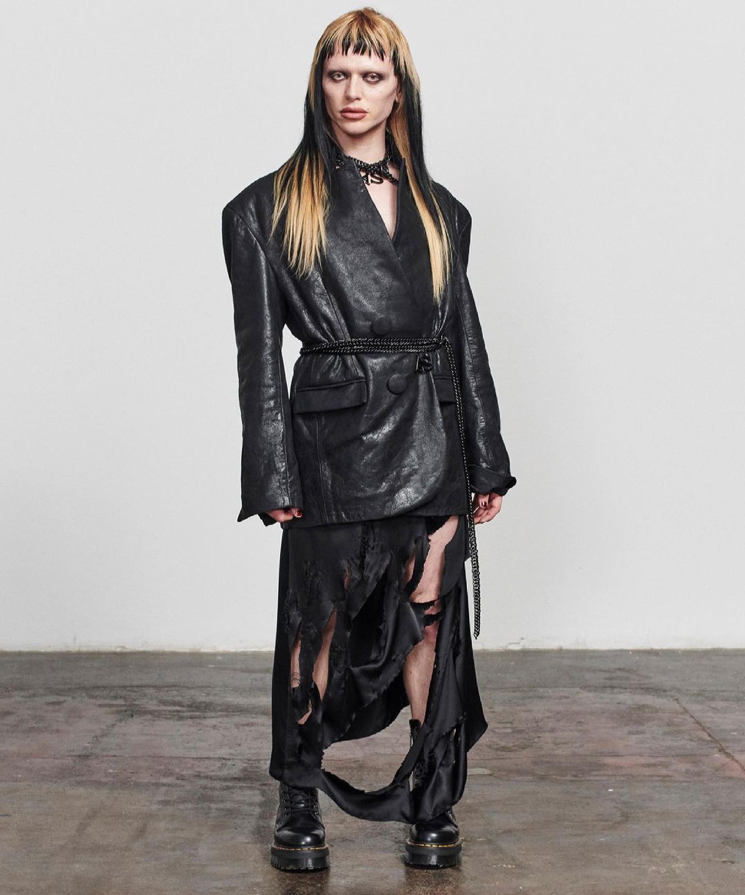 Drag queen z „RuPaul's Drag Race" modelką podczas Londyńskiego Tygodnia Mody