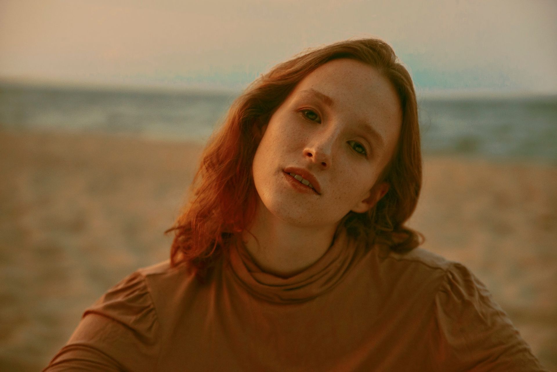 „Albo zdejmiesz stanik, albo wyrzucę cię z uczelni”. Aktorka oskarża wykładowców łódzkiej filmówki