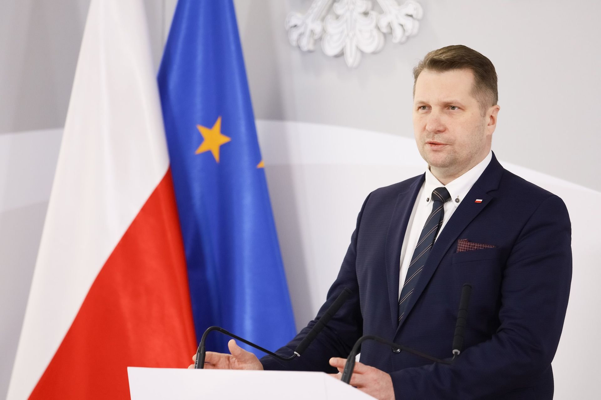 Słowo „płód” zniknie z podręczników? Minister edukacji wprowadza nowe książki do szkół ponadpodstawowych