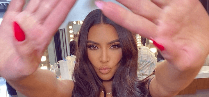 Kim Kardashian zaprzecza, że kupiła kradziony posąg, który zatrzymano na granicy