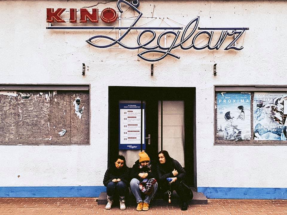 Kultowe kino Żeglarz w Jastarni zostało uratowane. Pomogli jego miłośnicy