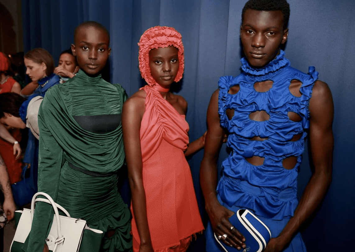 Młodzi projektanci zamieszali na London Fashion Week. Przedstawiamy 6 najciekawszych