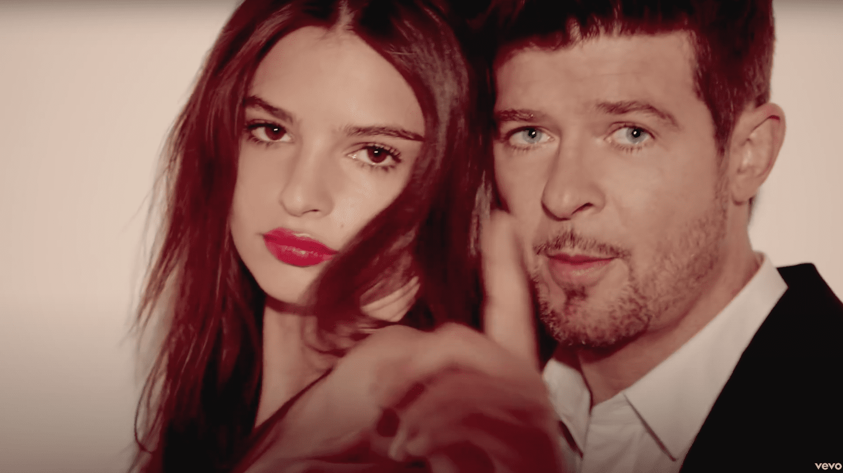 Emily Ratajkowski oskarża Robina Thicke'a o molestowanie. „Instynktownie się odsunęłam"