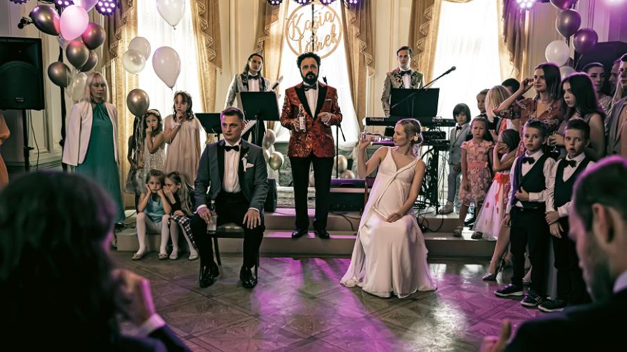 Nowe „Wesele” Smarzowskiego to film, który boli. Ale warto to sobie zrobić i iść do kina [recenzja]