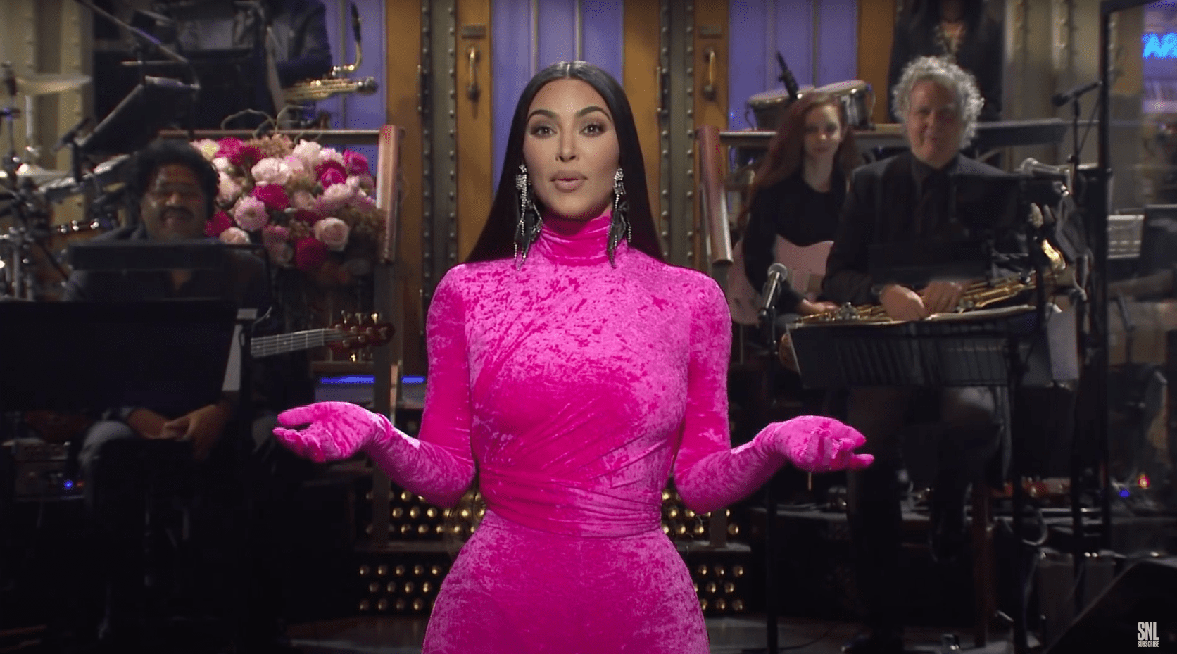 Kim żartuje z klanu Kardashianów, Kanye i sprawy O.J. Simpsona w viralowym monologu SNL