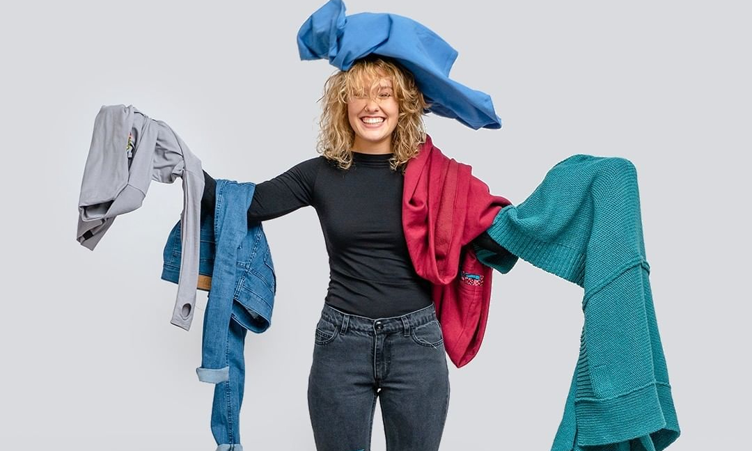 Krakowska marka poddaje stare ubrania upcyklingowi, a przy okazji pomaga uchodźcom