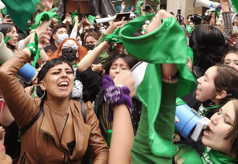 Kolumbia zalegalizowała aborcję. Ludzie wyszli na ulicę, by świętować