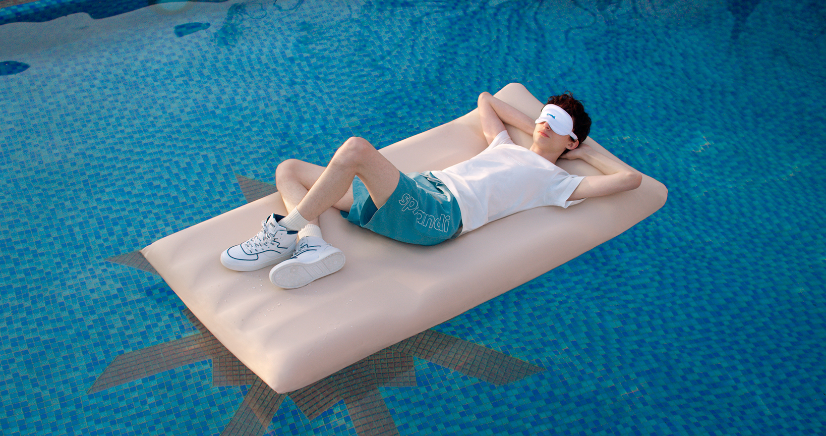 Światowe gwiazdy w kampanii Sprandi: Finn Wolfhard, Amber Valletta i Kyle MacLachlan