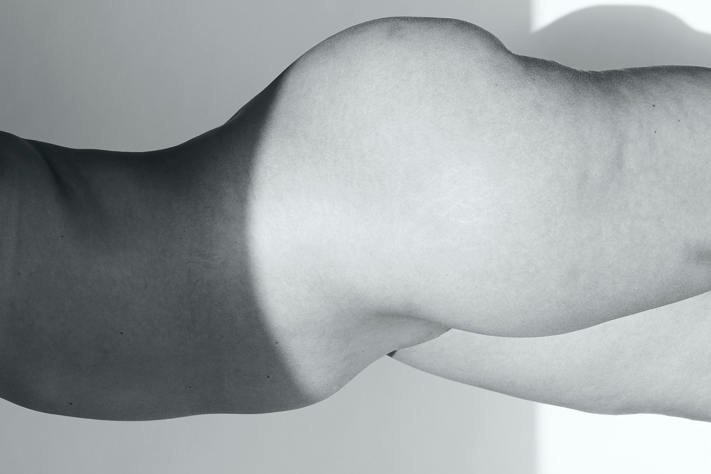 Seria zdjęć Lotte van Raalte celebruje kobiece ciało i wszelkie jego niuanse