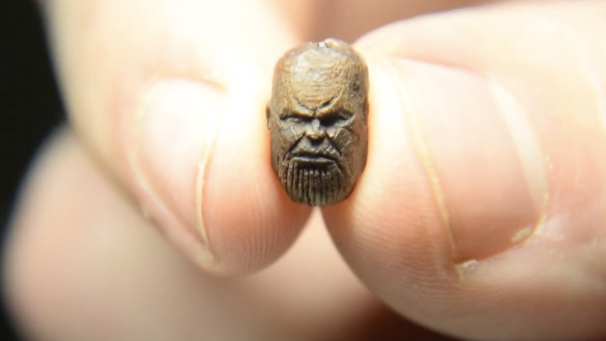 Charakterystyczne twarze superbohaterów Marvela wyrzeźbione w ziarenkach kawy