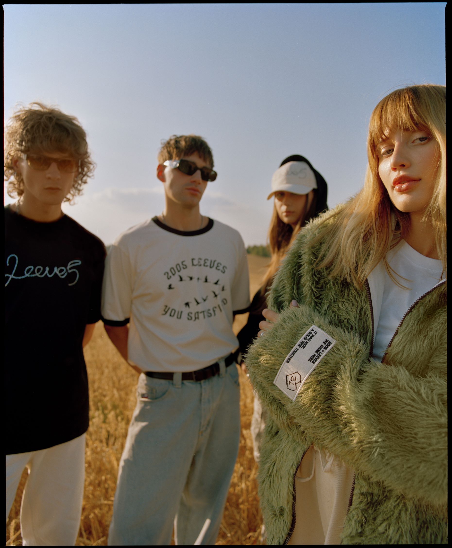 Przedstawiamy collab roku -  2 polskie marki w hiperkreatywnym projekcie! Przed wami kampania 2005 x Leeves