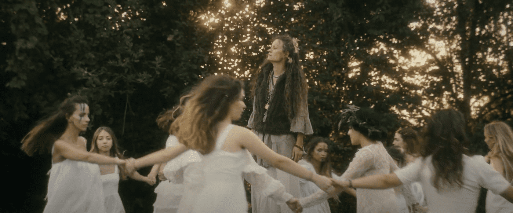 Dziewczyny z LOR składają hołd obrzędowości słowiańskiej w marzycielskim klipie