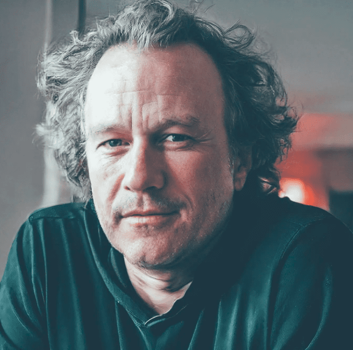 Jak wyglądaliby dziś księżna Diana i Michael Jackson? Stambułski fotograf i akcja „Jakby nic się nie stało”