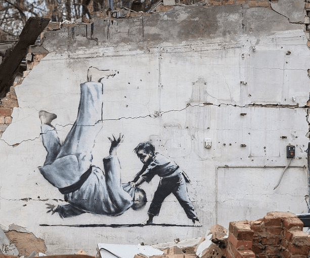 Banksy w Ukrainie. Artysta stworzył nowy mural. Co chciał przekazać?