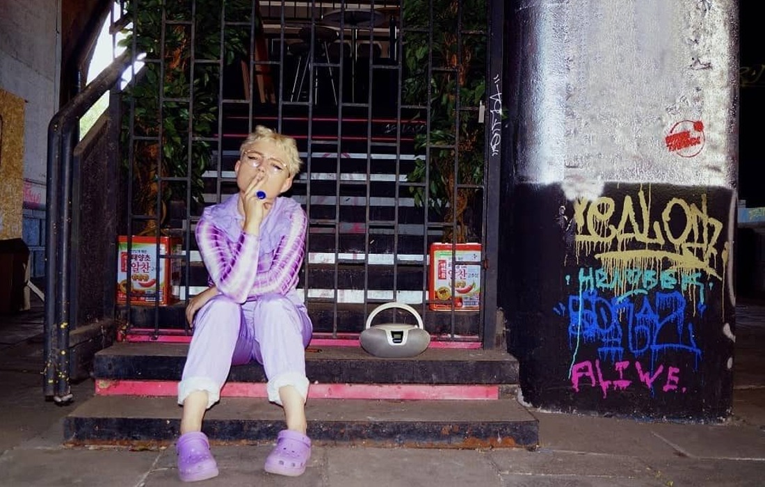 Polska raperka dissuje kapitalizm, odnosząc się do Karola Marxa