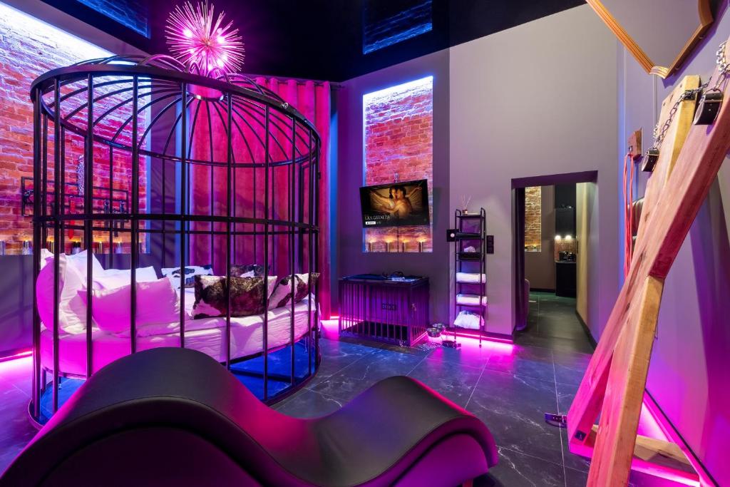 Nie tylko Grey i Massimo. Pomysł na Walentynki: weekend w apartamencie BDSM