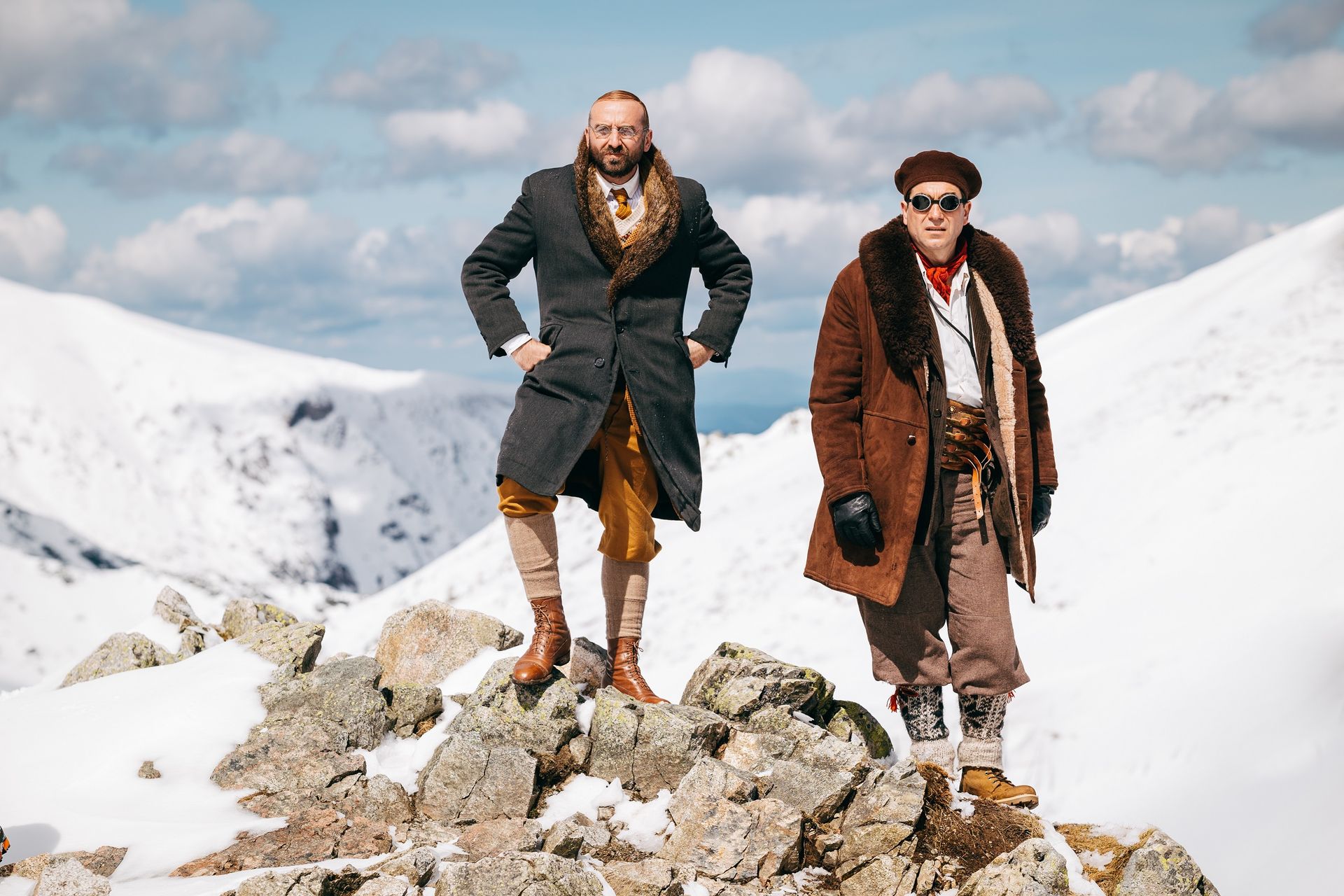 Obrazy jak u Polańskiego czy Francisa Forda Coppoli. „Niebezpieczni dżentelmeni” wchodzą do kin [recenzja]