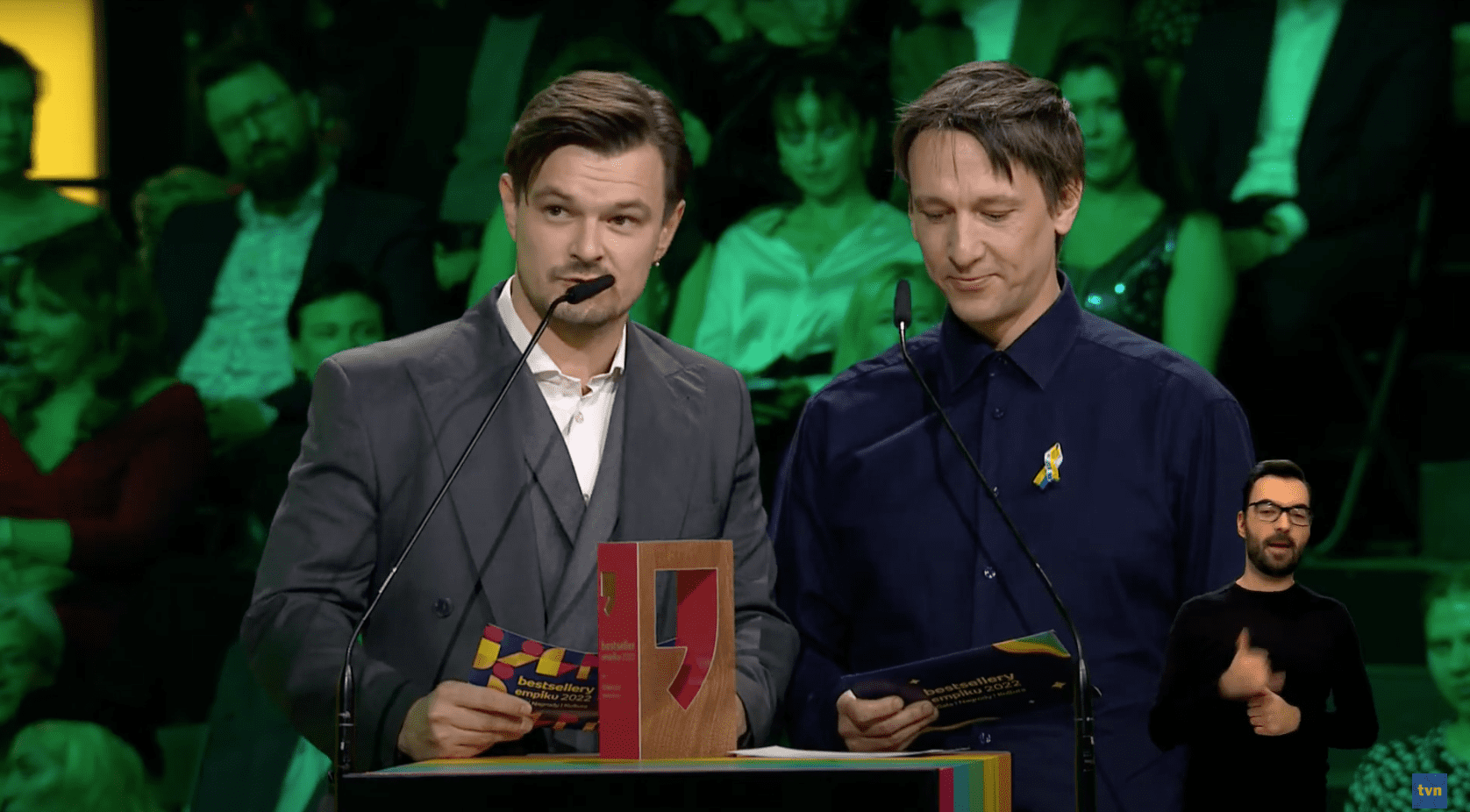 Dawid Ogrodnik drwi z Sadowskiej i krytykuje „Dziewczyny z Dubaju” na Bestsellerach Empiku