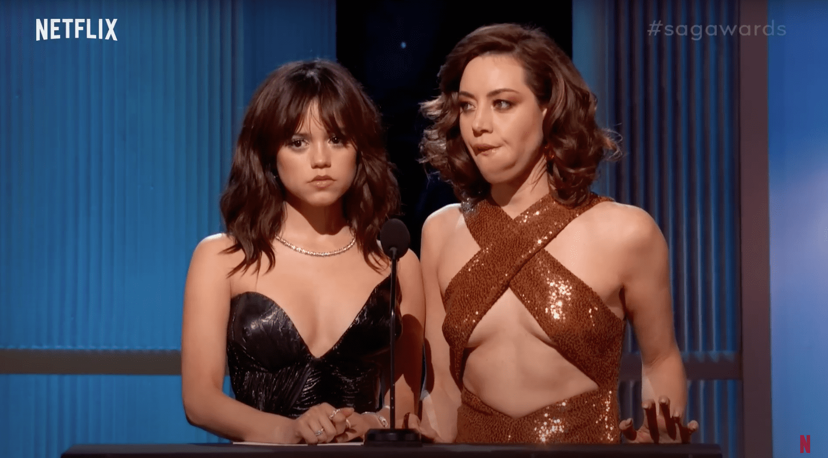 Siostry ciemności. Duet Jenna Ortega i Aubrey Plaza podbił serca internautów [wideo]