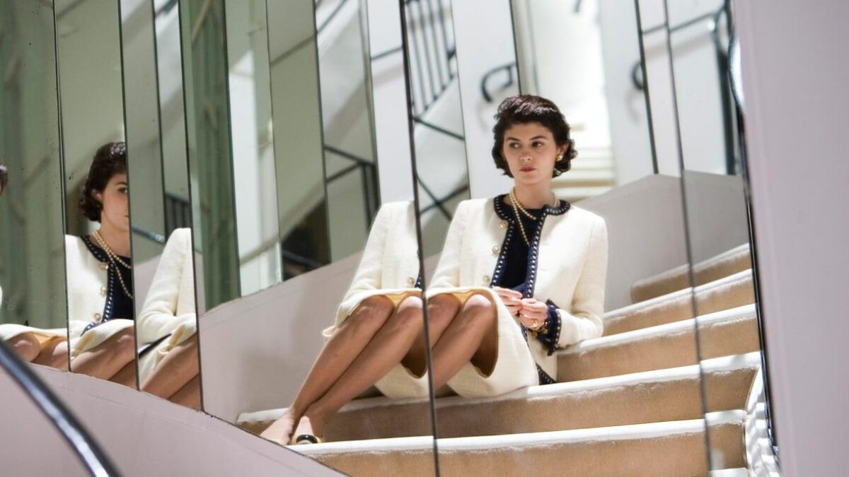 Niezaprzeczalna nonszalancja – co tak naprawdę chcą nosić młode Francuzki?