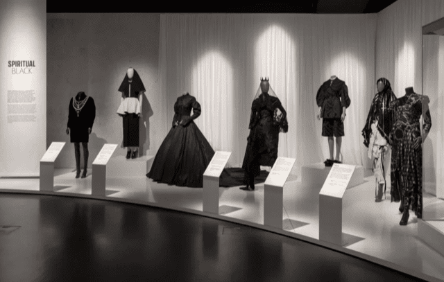 Beyond the Little Black Dress – niesamowita moc „małej czarnej”