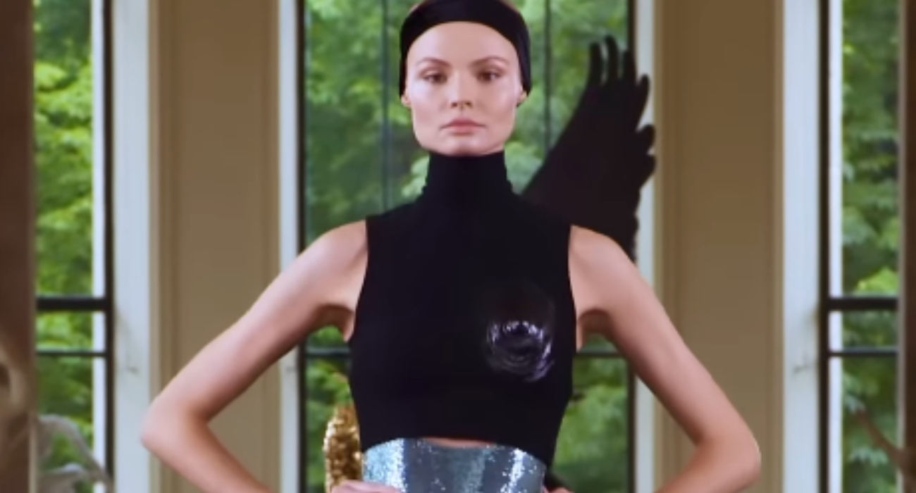 Wielki powrót Magdaleny Frąckowiak! Wystąpiła w pokazie Schiaparelli