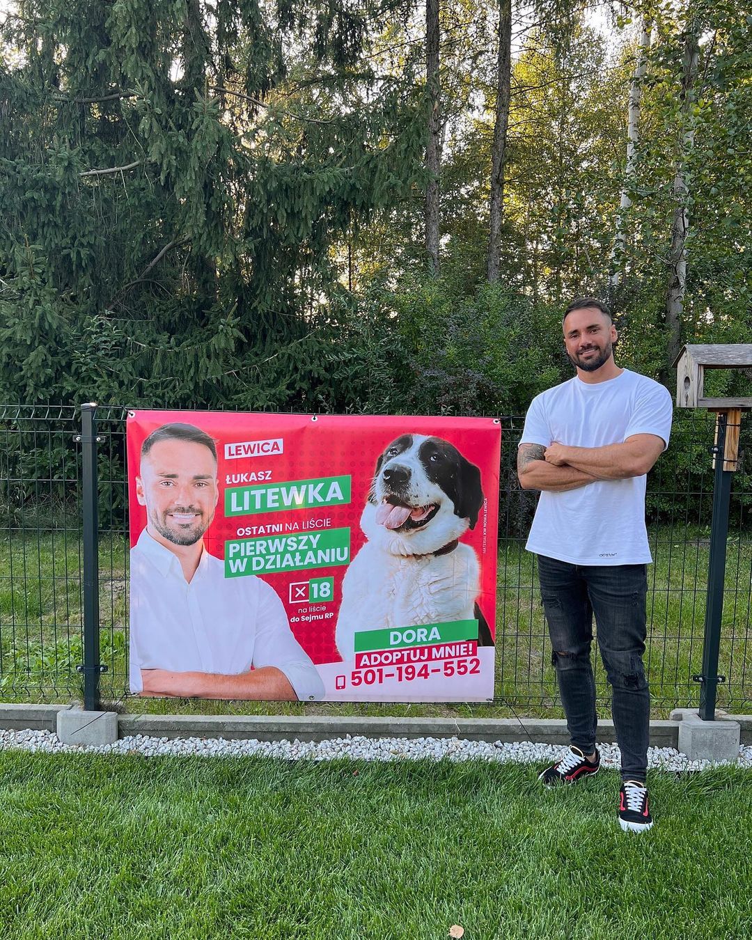 Jego kampania była viralem, bo promował pieski do adopcji. Kim jest Łukasz Litewka?