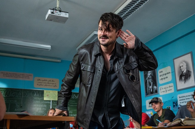 „Pieprzyć Mickiewicza”. Dawid Ogrodnik jako krnąbrny nauczyciel [ZWIASTUN]