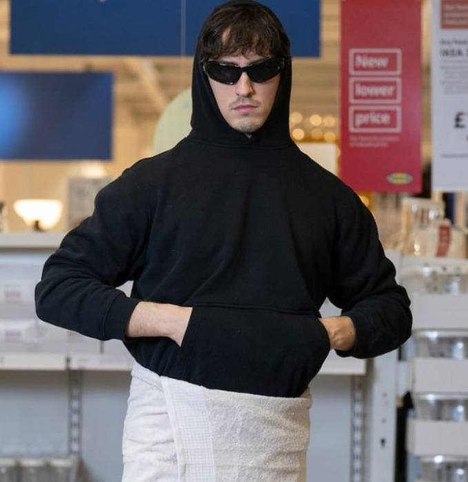 Ikea wyśmiewa horrendalnie drogą spódnicę z ręcznika Balenciagi