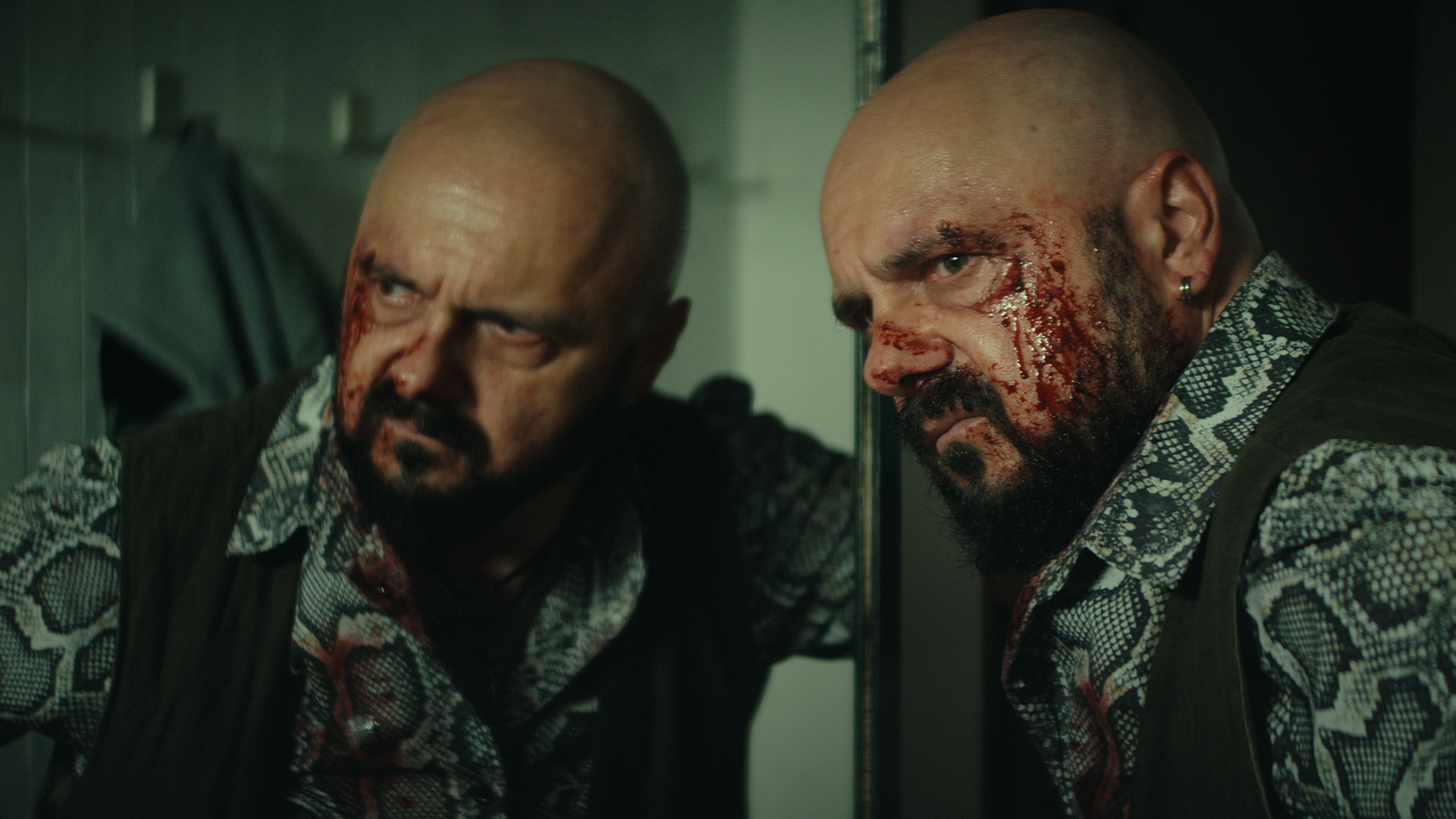 „Informacja zwrotna” – ten serial jest jak strzał w twarz. Jakubik daje występ życia [RECENZJA]