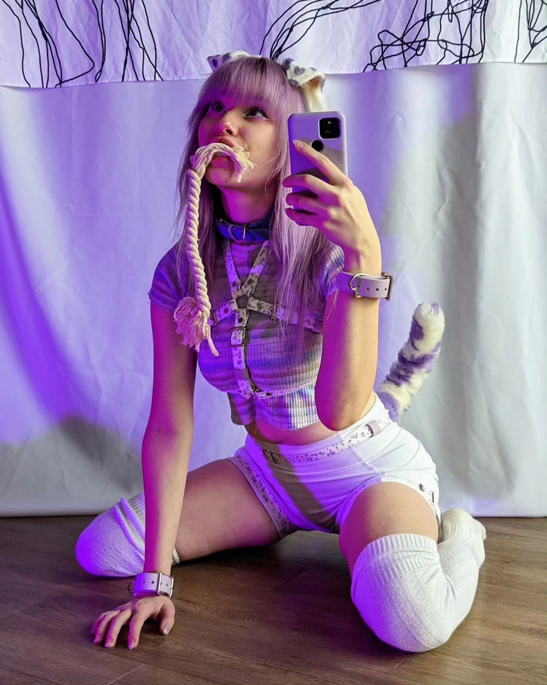 „Identyfikuję się jako pies”. Wywiad z dziewczyną-psem hitem sieci [WIDEO]