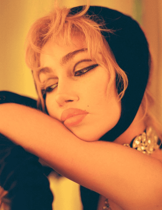 Nadia Lee Cohen to modelka i jedna z najlepszych fotografek w Hollywood. Jej prace zachwycają