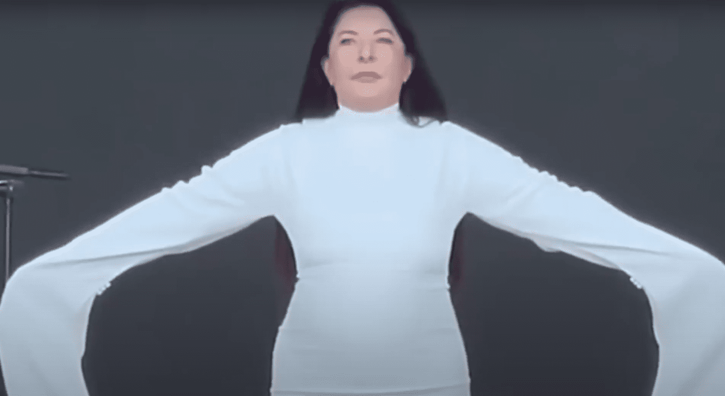 Marina Abramović uciszyła festiwal Glastonbury na 7 minut. „Interwencja” [WIDEO]