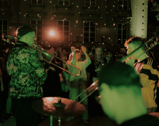 Powrót potańcówek. Warszawski Pląs łączy siły z warszawskim ASP